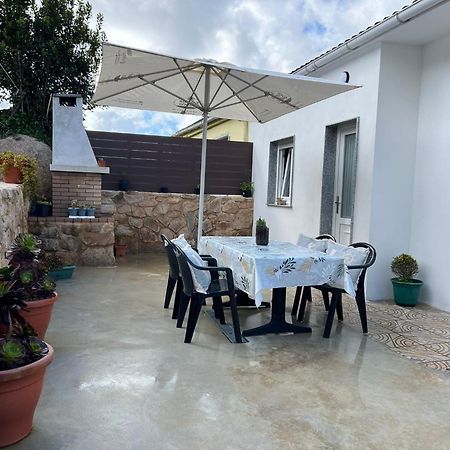 O Cobijo De Elva Villa Arou Bagian luar foto