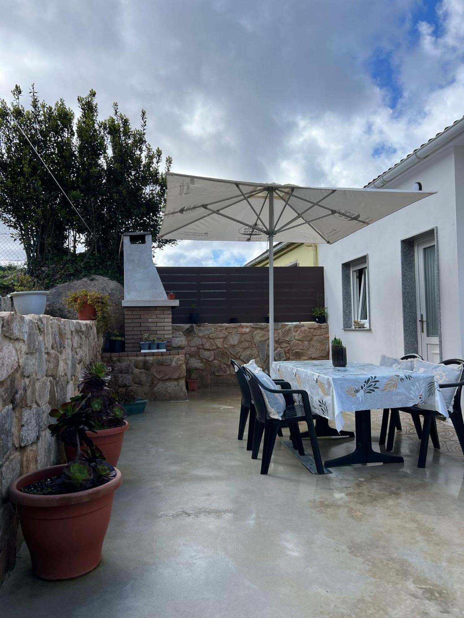 O Cobijo De Elva Villa Arou Bagian luar foto